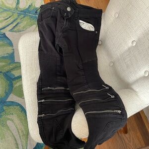 Black Skinny Jeans w/ Faux Zippers on Knees